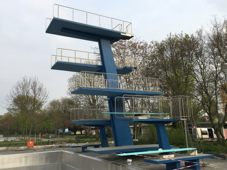 10 m Sprungturm Herzogenriedbad saniert nach DIN EN 13451-10